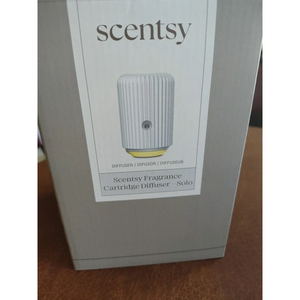 Scentsy Solo Fragrance Cartridge Diffuser Used 40 HRS 2 Cartridges New Open Box